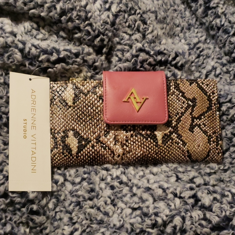 Adrienne Vittadini wristlet
